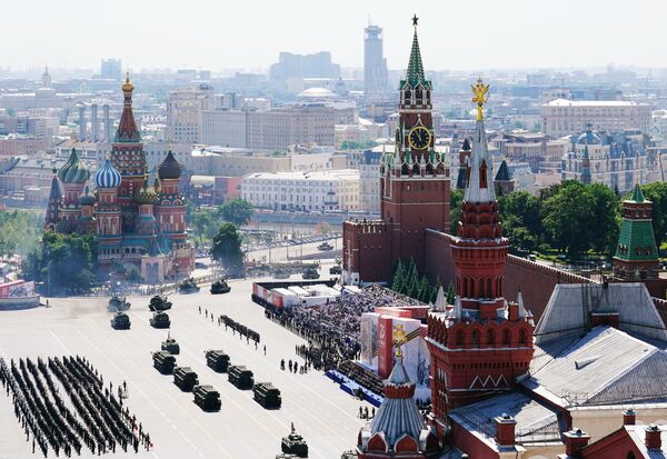 Военный парад в ознаменование 75-летия Победы в Великой Отечественной войне 1941-1945 годов на Красной площади в Москве - Sputnik Грузия