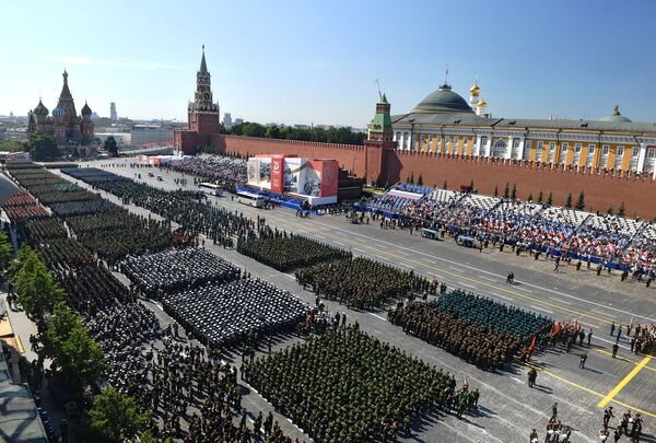 Участие в параде приняли тысячи военнослужащих разных родов войск

 - Sputnik Грузия