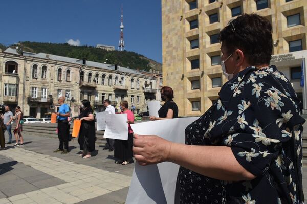 Эмигранты – не кластер: семьи грузинских эмигрантов провели акцию протеста - Sputnik Грузия