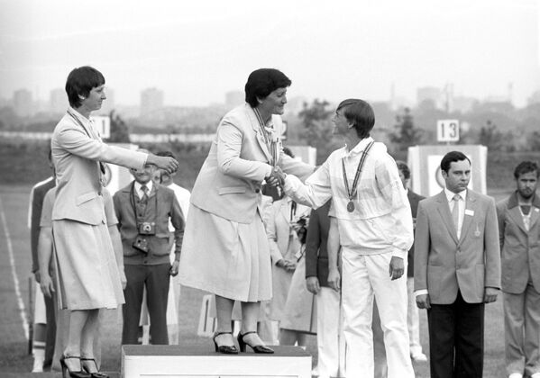 На Олимпийских играх в Москве Кетеван Лосаберидзе сделала невозможное – почти шесть лет спортсменки не было в большом спорте (она ушла из сборной СССР в 1973 году по семейным обстоятельствам), но возвращение получилось феерическим, девушка завоевала золото на Олимпийских играх - Sputnik Грузия