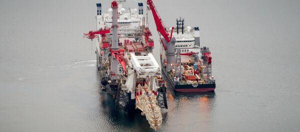 Судно-трубоукладчик Solitaire и судно снабжения Fortitude стоят на якоре в Дании - Sputnik Грузия