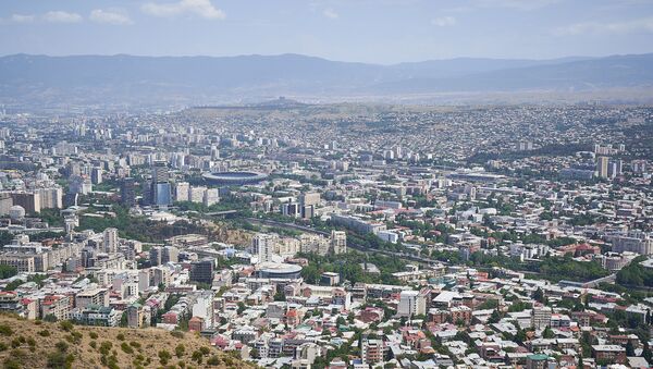 Вид на город Тбилиси со смотровой площадки в парке Мтацминда - Sputnik Грузия